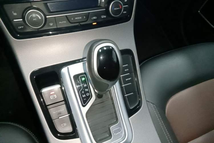 Used Geely Auto Emgrand GS 2018 Lingchao Edition 1.4T Automatic ZhenShang Smart Connectivity Model Gear Lever