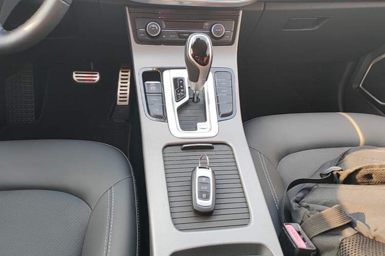 Used Geely Auto Emgrand GS 2018 Sport Edition 1.4T Automatic LingShang Model Gear Lever