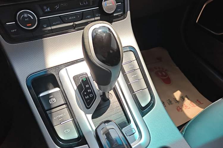 Used Geely Auto Emgrand GS 2018 Sport Edition 1.4T Automatic LingShang Model Gear Lever