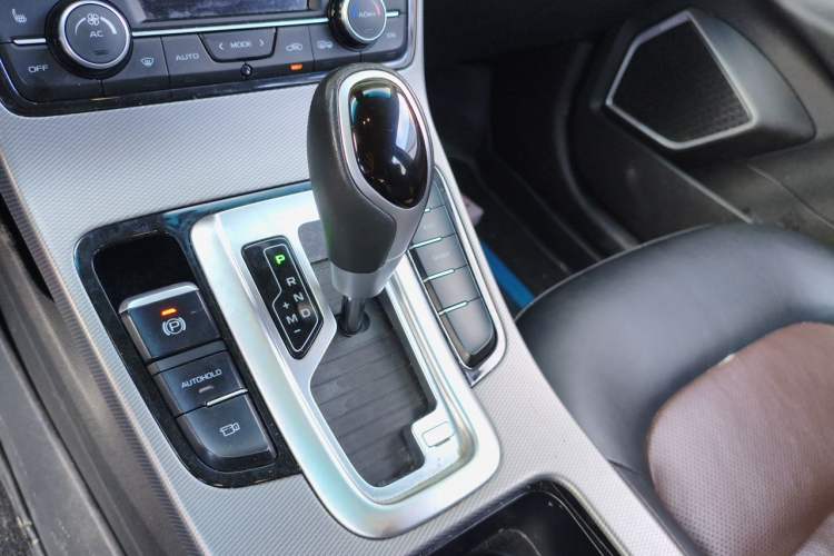 Used Geely Auto Emgrand GS 2018 Sport Edition 1.4T Automatic ZhenShang Model Gear Lever