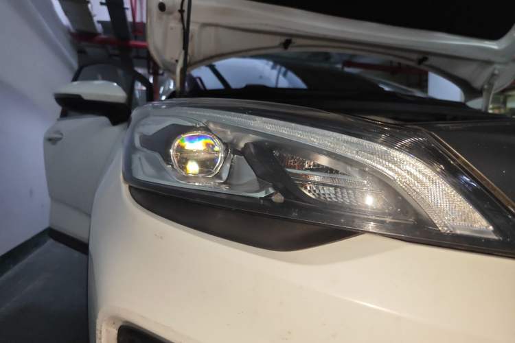 Used Geely Auto Emgrand GS 2018 Lingchao Edition 1.4T Automatic ZhenShang Smart Connectivity Model Right Front Headlight