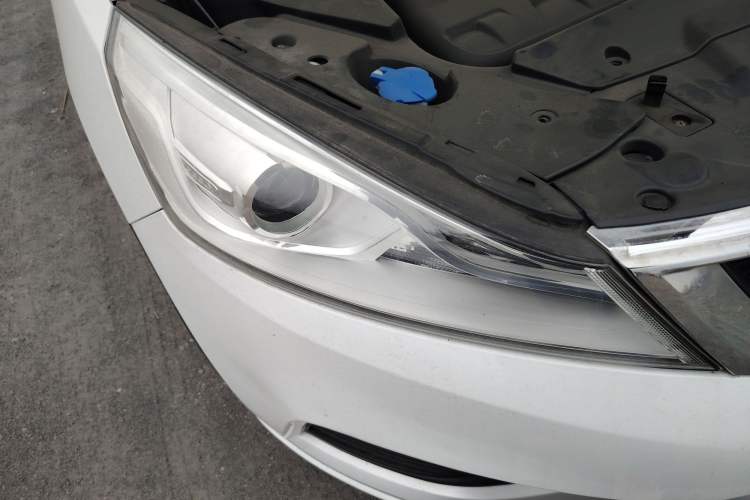 Used Geely Auto Emgrand GS 2018 Elegant Edition 1.8L Automatic LingShang Model Right Front Headlight
