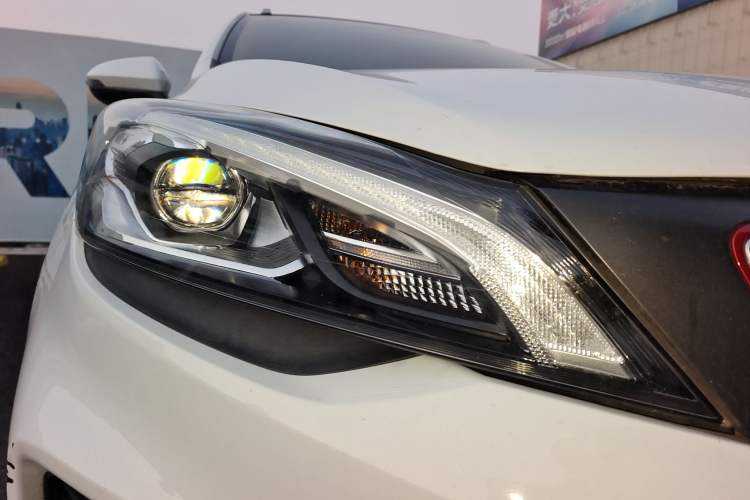 Used Geely Auto Emgrand GS 2018 Lingchao Edition 1.4T Automatic LingShang Smart Connectivity Model Right Front Headlight