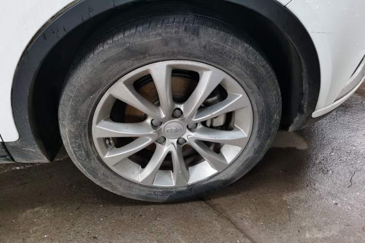 Used Geely Auto Emgrand GS 2018 Elegant Edition 1.8L Manual LingShang Model Right Front Wheel Hub