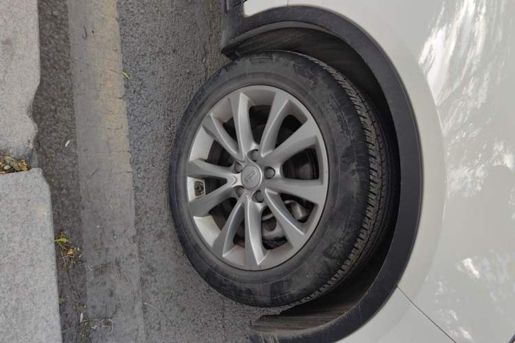 Used Geely Auto Emgrand GS 2018 Elegant Edition 1.8L Manual LingShang Model Right Front Wheel Hub
