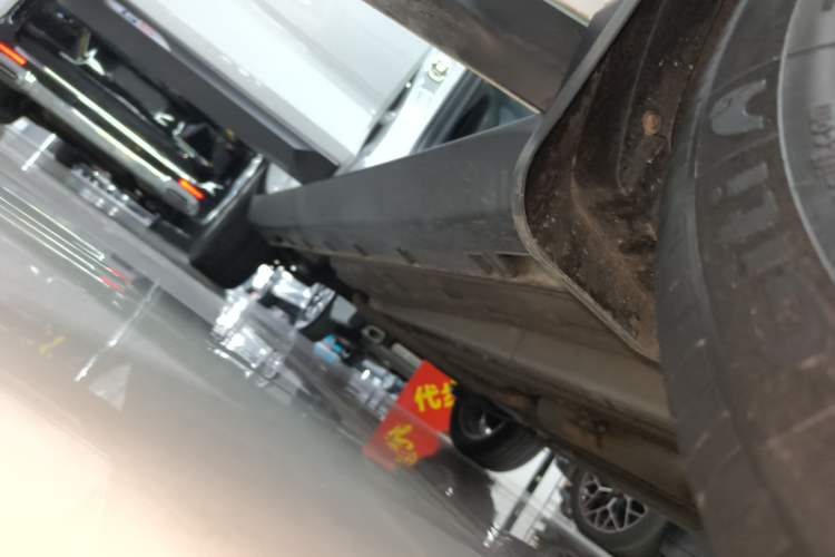Used Geely Auto Emgrand GS 2018 Sport Edition 1.8L Automatic LingShang Model Right Side Sill