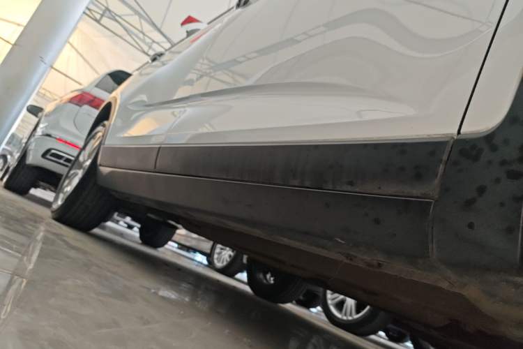 Used Geely Auto Emgrand GS 2018 Elegant Edition 1.8L Automatic LingShang Model Right Side Sill