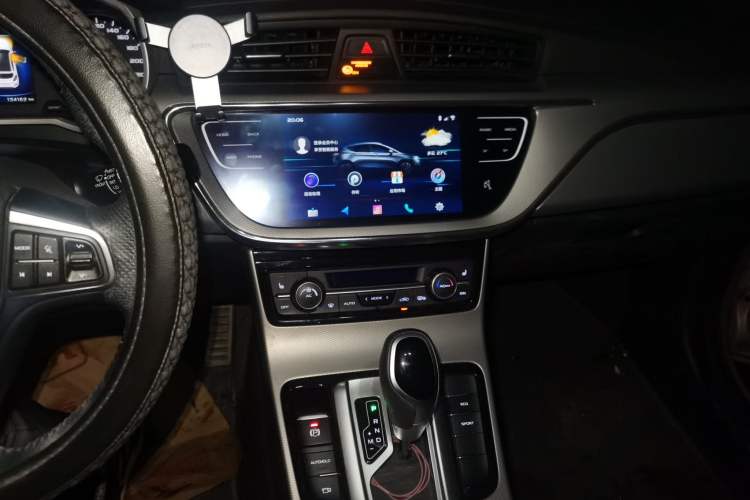Used Geely Auto Emgrand GS 2018 Lingchao Edition 1.4T Automatic ZhenShang Smart Connectivity Model Audio And AC Panel