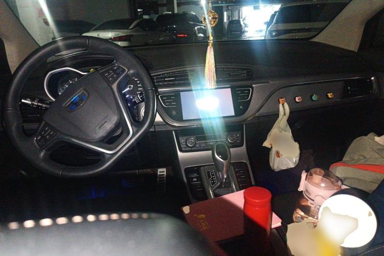 Used Geely Auto Emgrand GS 2018 Lingchao Edition 1.4T Automatic ZhenShang Smart Connectivity Model Center Console
