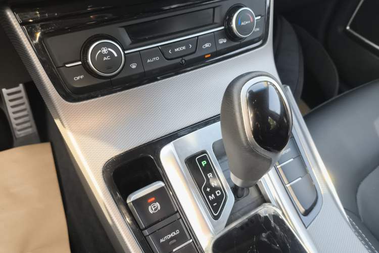 Used Geely Auto Emgrand GS 2018 Sport Edition 1.4T Automatic LingShang Model Gear Lever