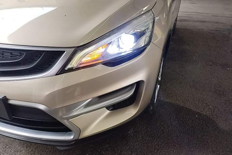 Used Geely Auto Emgrand GS 2018 Sport Edition 1.8L Automatic LingShang Model Left Front Headlight