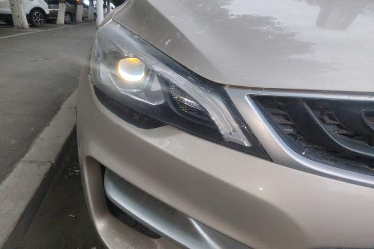 Used Geely Auto Emgrand GS 2018 Sport Edition 1.8L Automatic LingShang Model Right Front Headlight