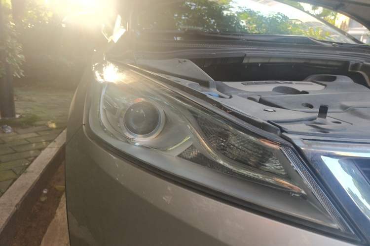 Used Geely Auto Emgrand GS 2018 Elegant Edition 1.8L Automatic LingShang Model Right Front Headlight