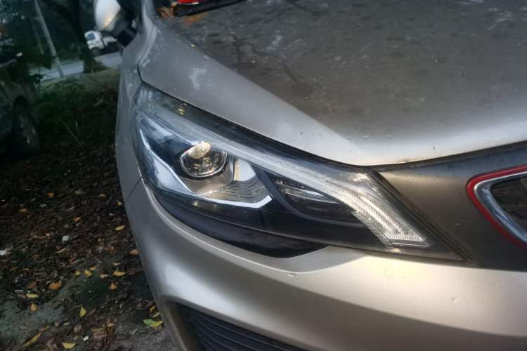 Used Geely Auto Emgrand GS 2018 Lingchao Edition 1.4T Automatic ZhenShang Smart Connectivity Model Right Front Headlight