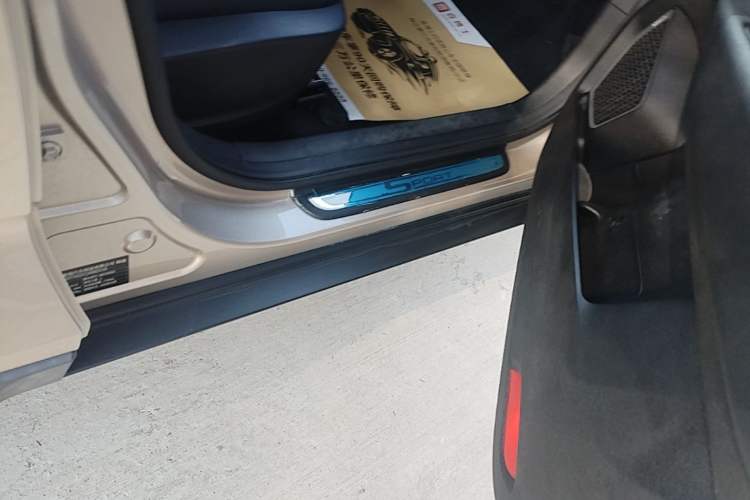 Used Geely Auto Emgrand GS 2018 Sport Edition 1.8L Automatic LingShang Model Right Side Sill