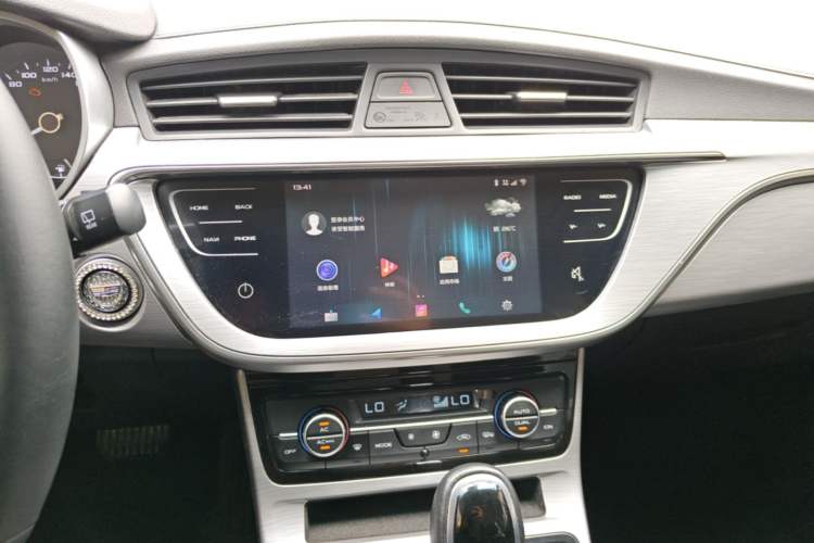 Used Geely Auto Emgrand GS 2019 1.4T CVT Edition Audio And AC Panel