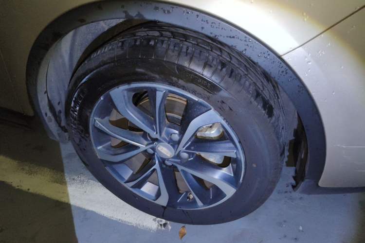 Used Geely Auto Emgrand GS 2019 1.4T CVT Edition Right Front Wheel Hub