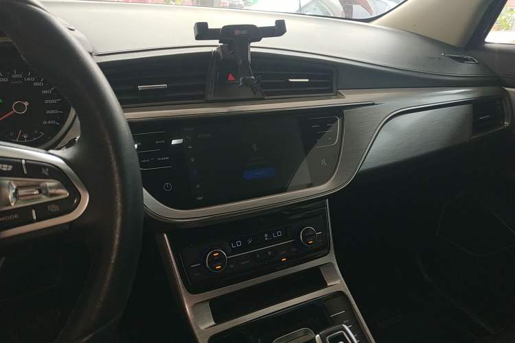 Used Geely Auto Emgrand GS 2019 1.5TD DCT Active 260T Audio And AC Panel