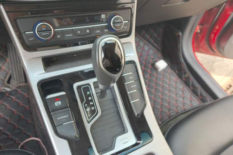 Used Geely Auto Emgrand GS 2019 1.4T CVT Yar Pro Gear Lever