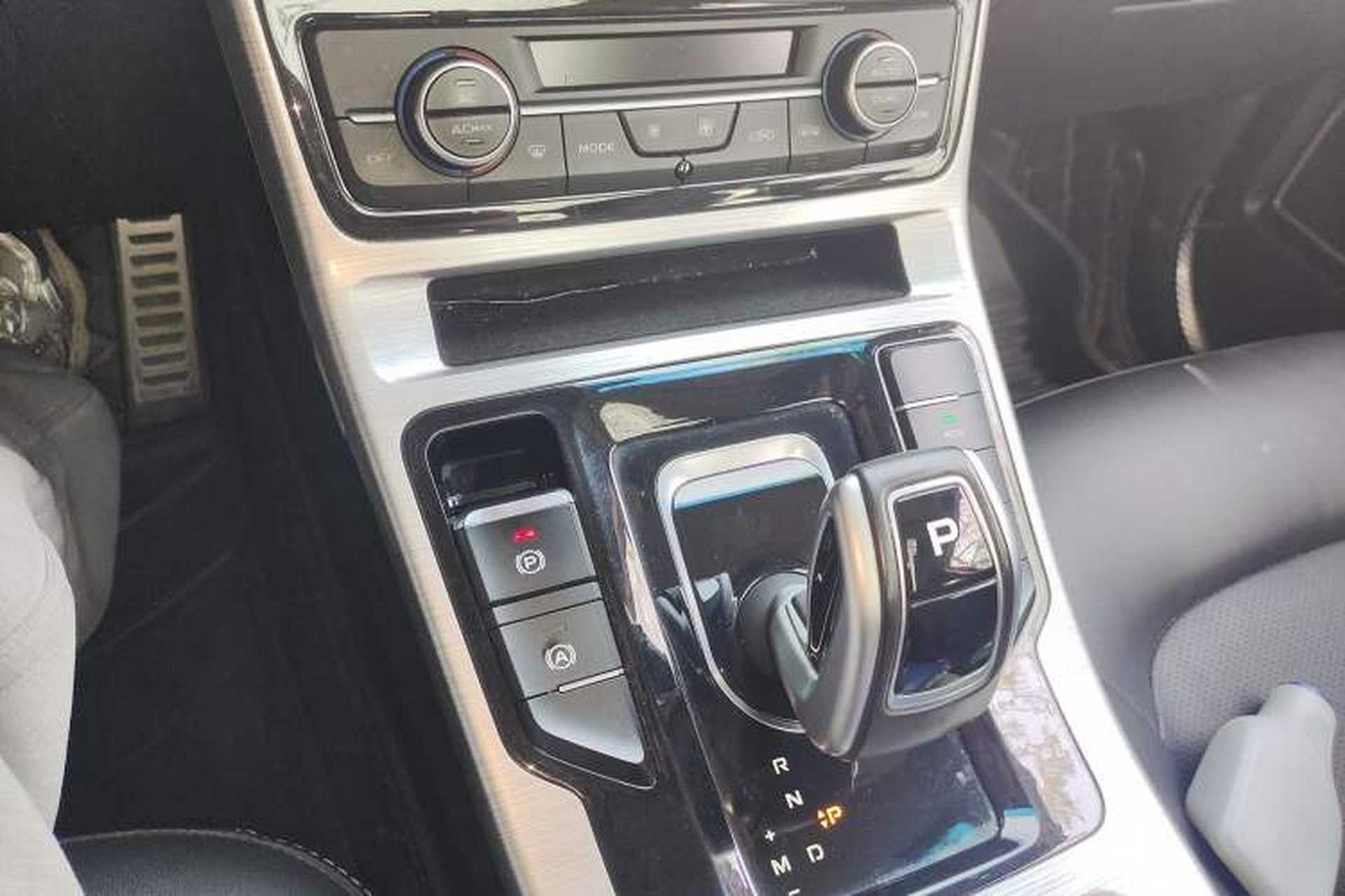 Used Geely Auto Emgrand GS 2019 1.5TD DCT Active 260T Gear Lever