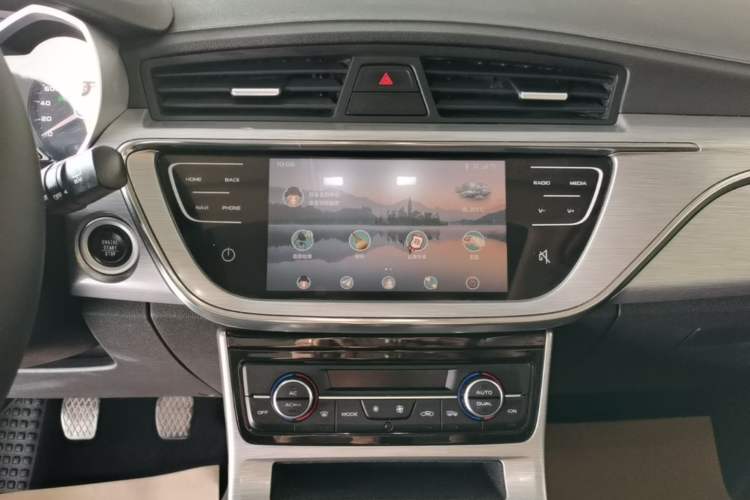 Used Geely Auto Emgrand GS 2019 1.4T Manual Ya Audio And AC Panel