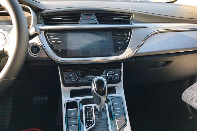 Used Geely Auto Emgrand GS 2019 1.4T CVT Edition Audio And AC Panel