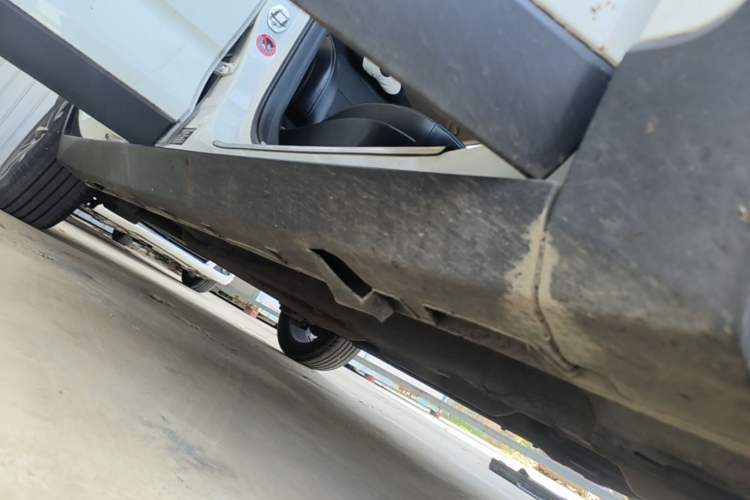 Used Geely Auto Emgrand GS 2019 1.4T CVT Edition Right Side Sill