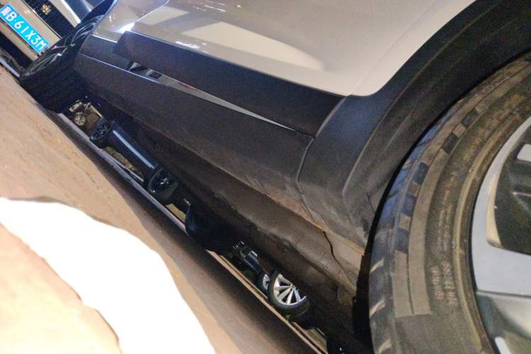 Used Geely Auto Emgrand GS 2019 1.4T CVT Edition Right Side Sill