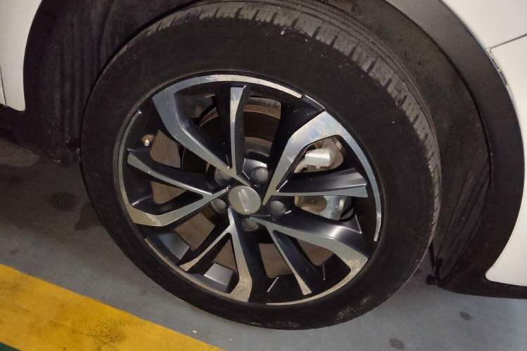 Used Geely Auto Emgrand GS 2020 1.4T CVT Ya Right Front Wheel Hub