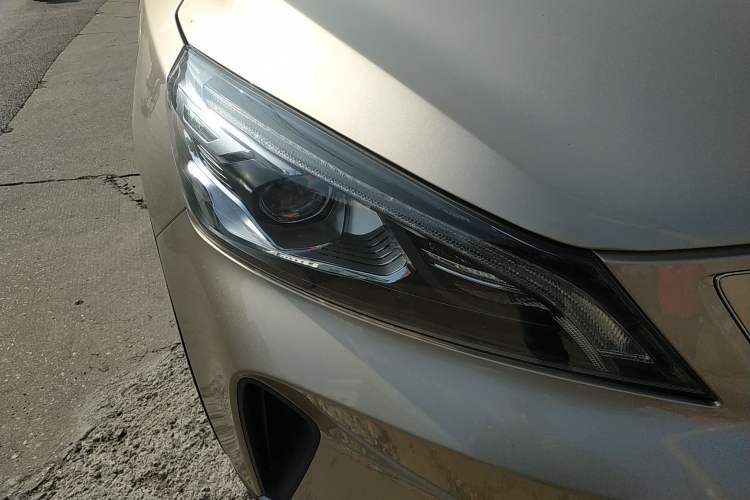 Used Geely Auto Emgrand GSe 2018 Zunshang Model Right Front Headlight