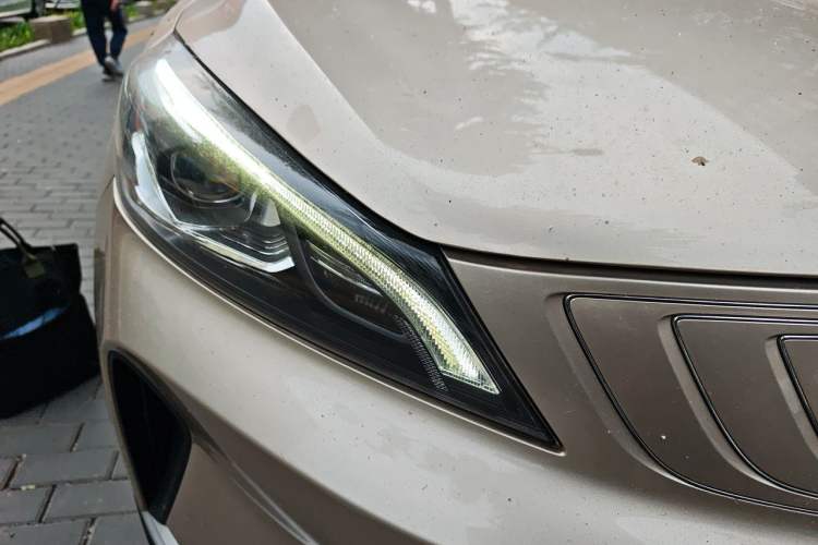 Used Geely Auto Emgrand GSe 2018 Zunshang Model Right Front Headlight