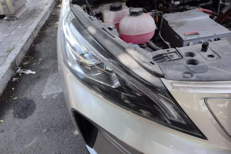 Used Geely Auto Emgrand GSe 2018 ZhenShang Model Right Front Headlight