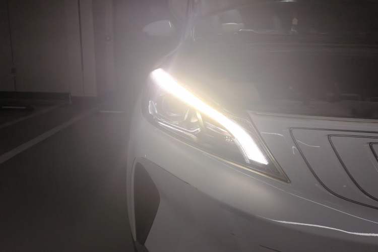 Used Geely Auto Emgrand GSe 2018 Zunshang Model Right Front Headlight