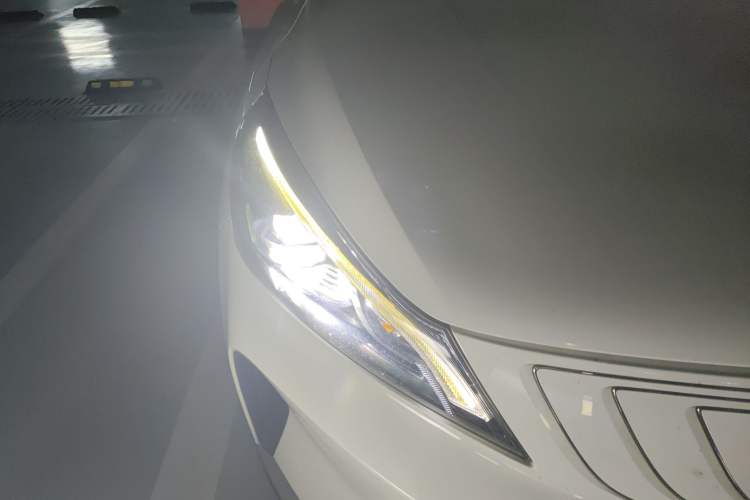 Used Geely Auto Emgrand GSe 2018 ZhenShang Model Right Front Headlight