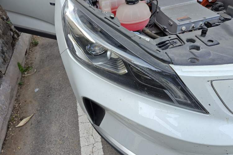 Used Geely Auto Emgrand GSe 2018 ZhenShang Model Right Front Headlight