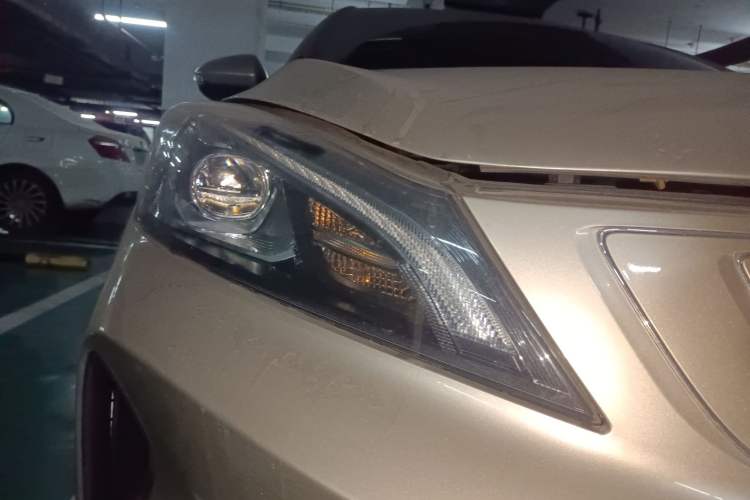 Used Geely Auto Emgrand GSe 2018 ZhenShang Model Right Front Headlight