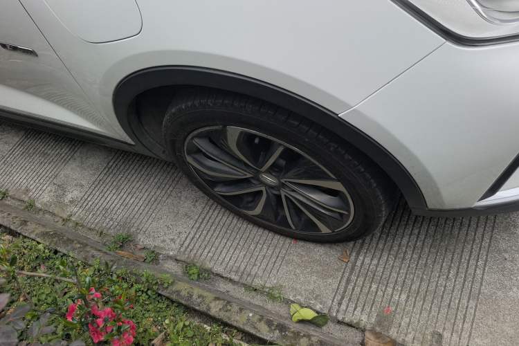 Used Geely Auto Emgrand GSe 2019 Restyled 500 LingShang Version Right Front Wheel Hub
