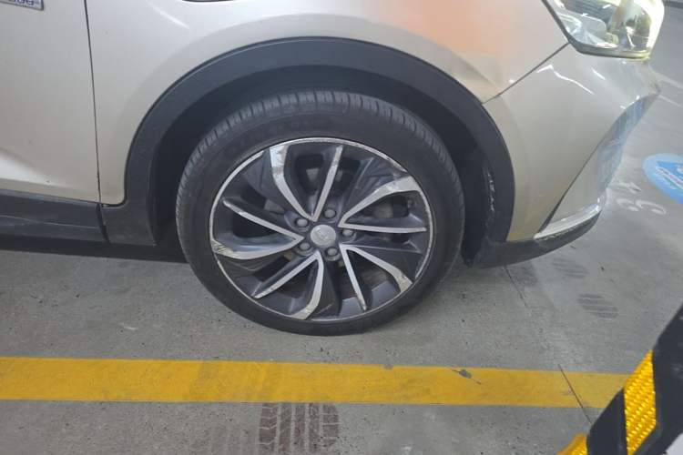 Used Geely Auto Emgrand GSe 2019 500 ZhenShang Edition Right Front Wheel Hub