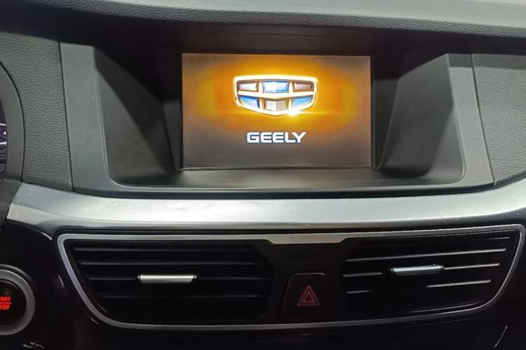 Used Geely Auto Emgrand GT 2015 1.8T Premium Model Audio And AC Panel