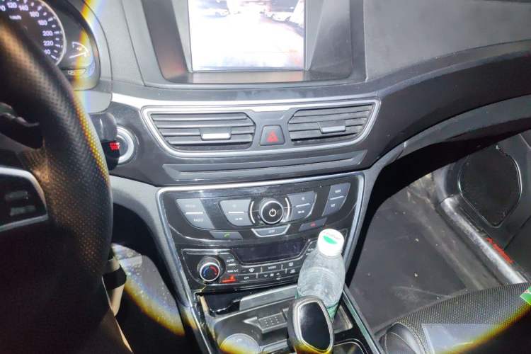Used Geely Auto Emgrand GT 2015 1.8T Premium Model Audio And AC Panel
