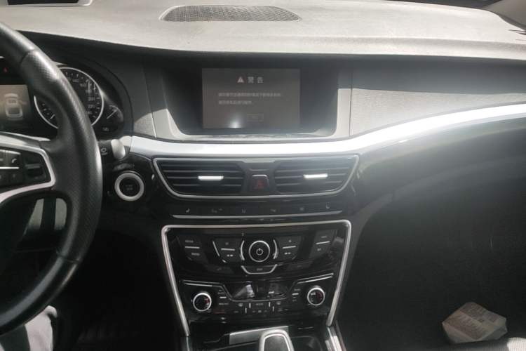 Used Geely Auto Emgrand GT 2015 1.8T Flagship Model Audio And AC Panel