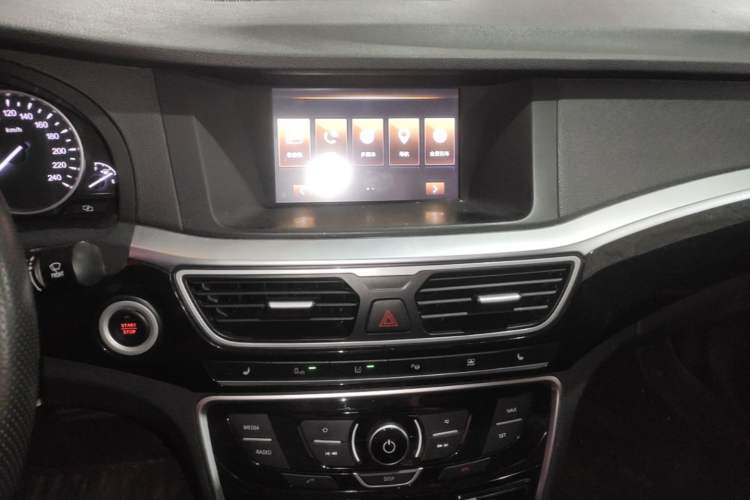 Used Geely Auto Emgrand GT 2015 1.8T Flagship Model Audio And AC Panel