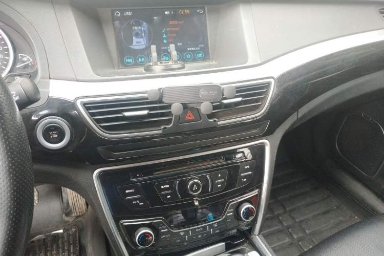 Used Geely Auto Emgrand GT 2015 2.4L Standard Edition Audio And AC Panel
