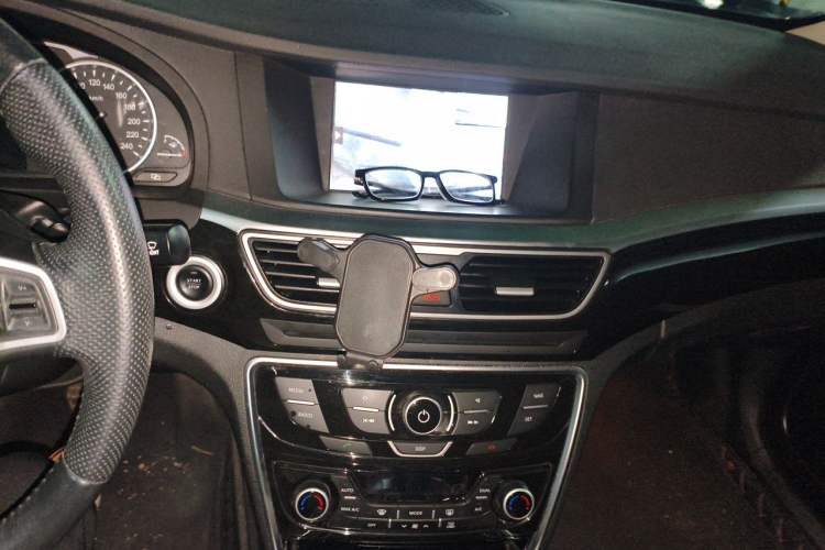 Used Geely Auto Emgrand GT 2015 1.8T Premium Model Audio And AC Panel