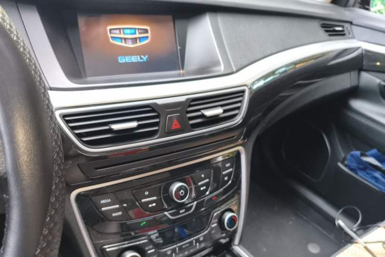 Used Geely Auto Emgrand GT 2015 1.8T Comfort Model Audio And AC Panel