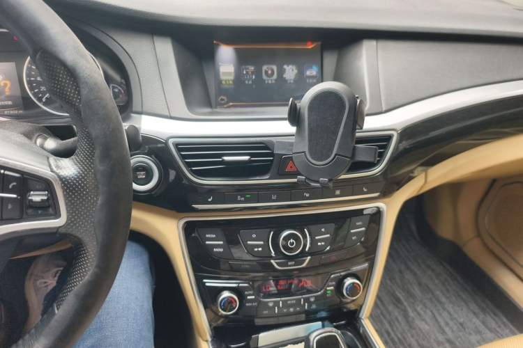 Used Geely Auto Emgrand GT 2015 1.8T Flagship Model Audio And AC Panel