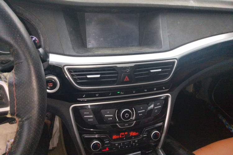 Used Geely Auto Emgrand GT 2015 1.8T Flagship Model Audio And AC Panel
