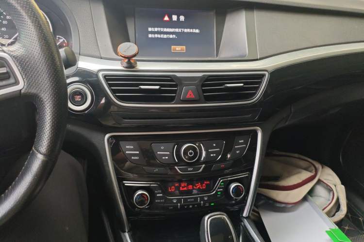 Used Geely Auto Emgrand GT 2015 1.8T Premium Model Audio And AC Panel