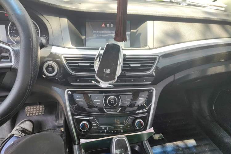 Used Geely Auto Emgrand GT 2015 1.8T Flagship Model Audio And AC Panel