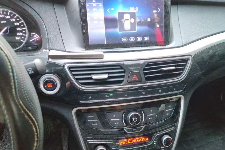 Used Geely Auto Emgrand GT 2015 1.8T Flagship Model Audio And AC Panel